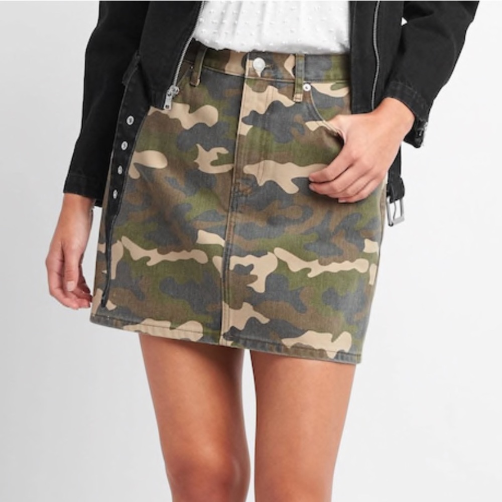 Gap High Rise Camo Mini Skirt